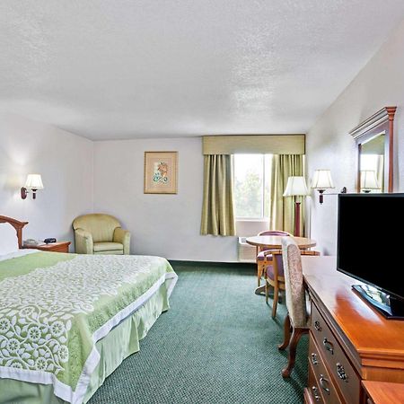 Days Inn & Suites By Wyndham Fullerton Dış mekan fotoğraf