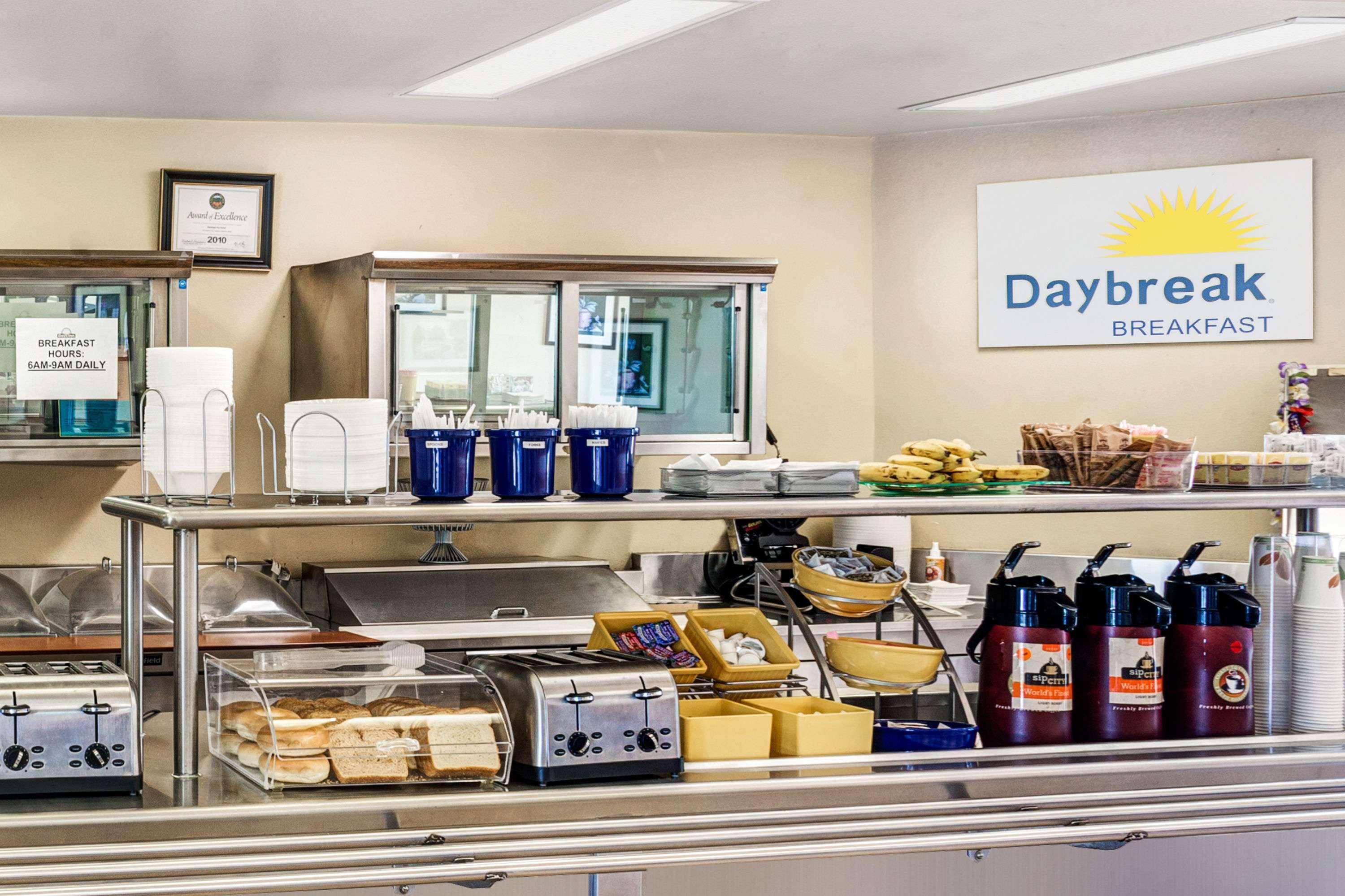 Days Inn & Suites By Wyndham Fullerton Dış mekan fotoğraf