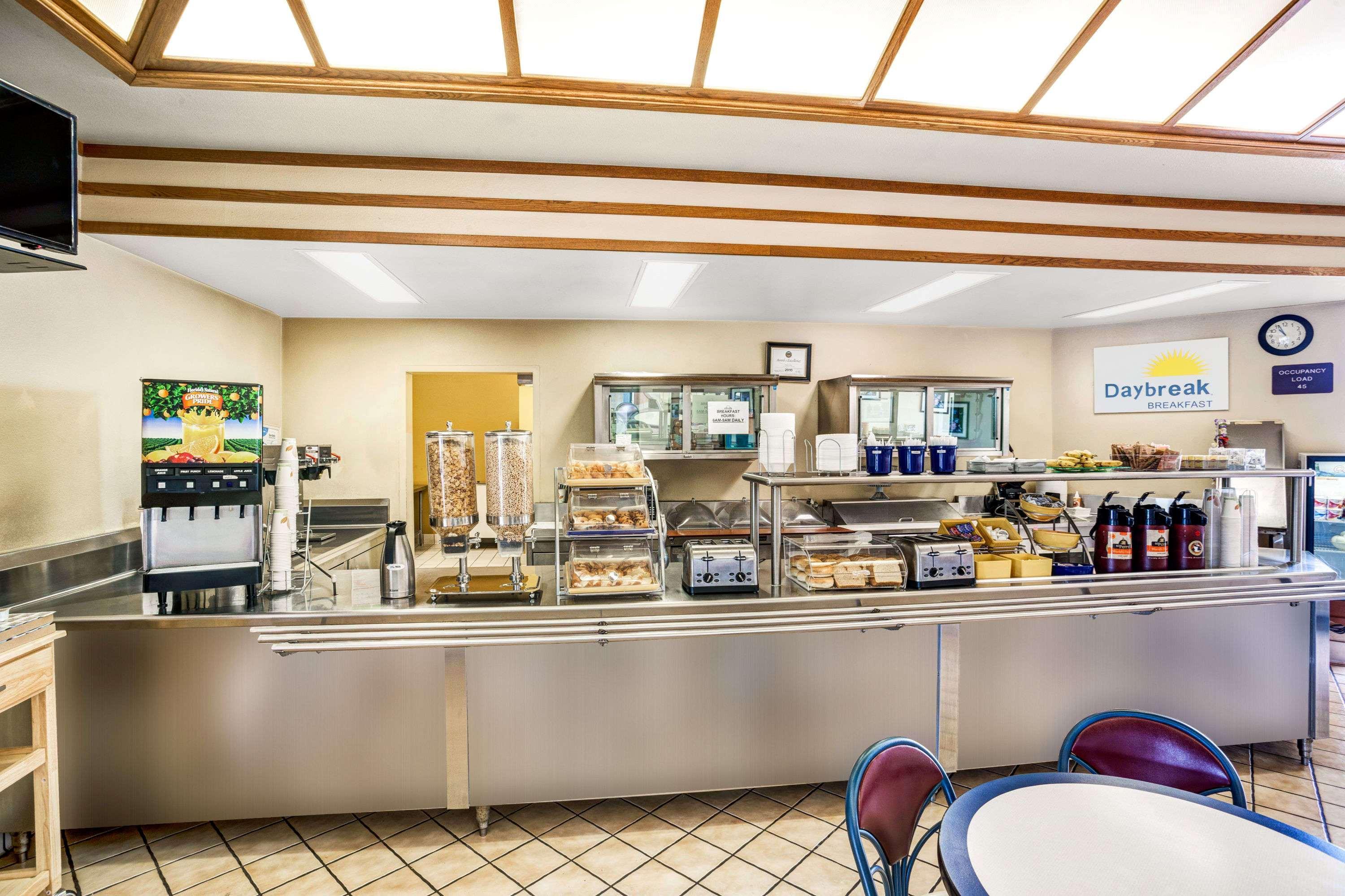 Days Inn & Suites By Wyndham Fullerton Dış mekan fotoğraf