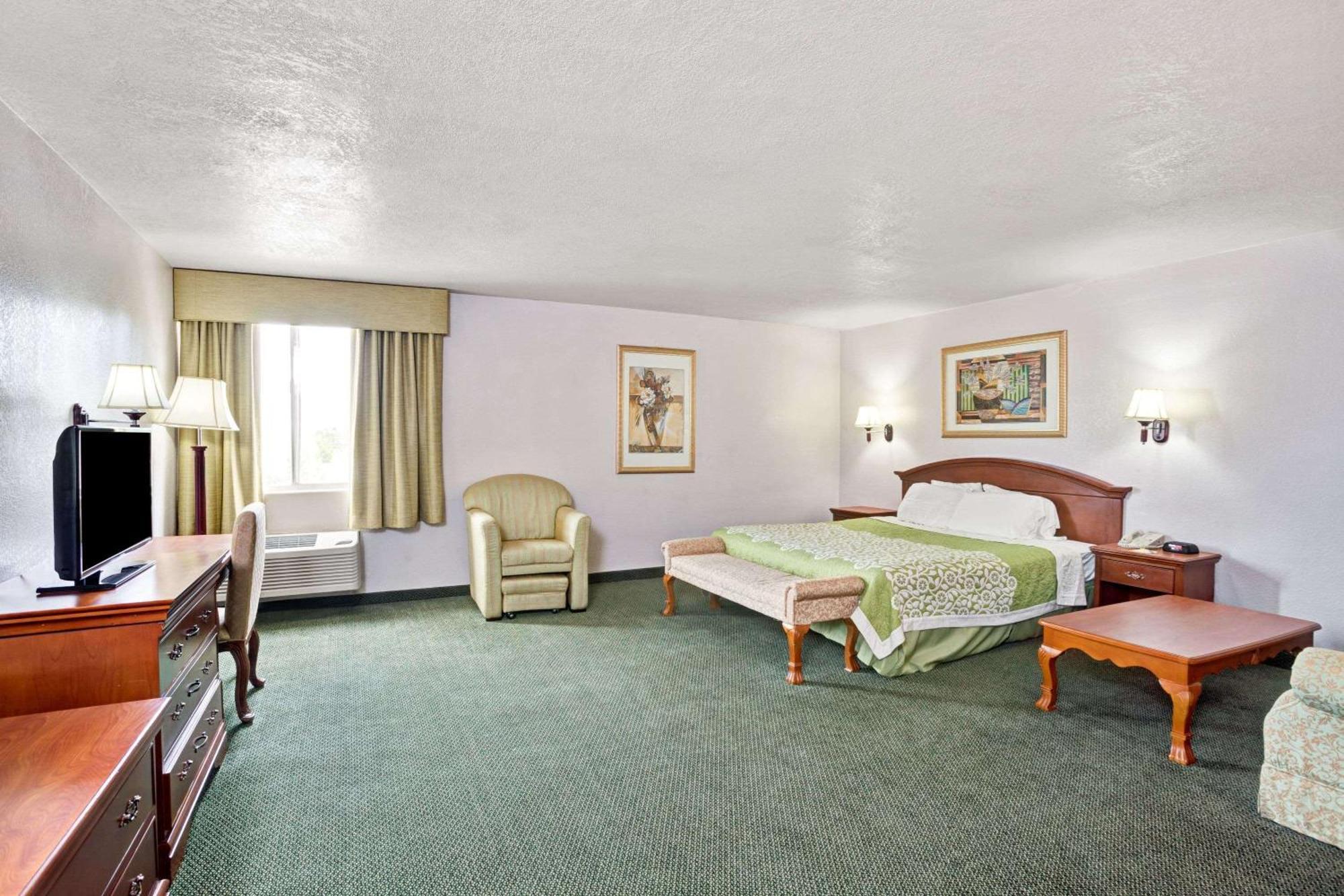 Days Inn & Suites By Wyndham Fullerton Dış mekan fotoğraf