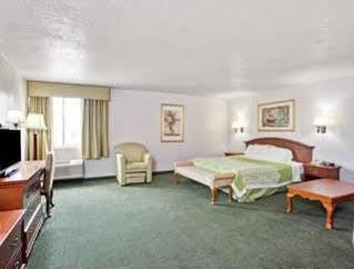 Days Inn & Suites By Wyndham Fullerton Dış mekan fotoğraf