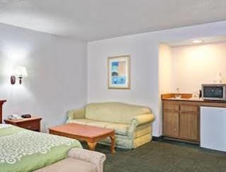 Days Inn & Suites By Wyndham Fullerton Dış mekan fotoğraf